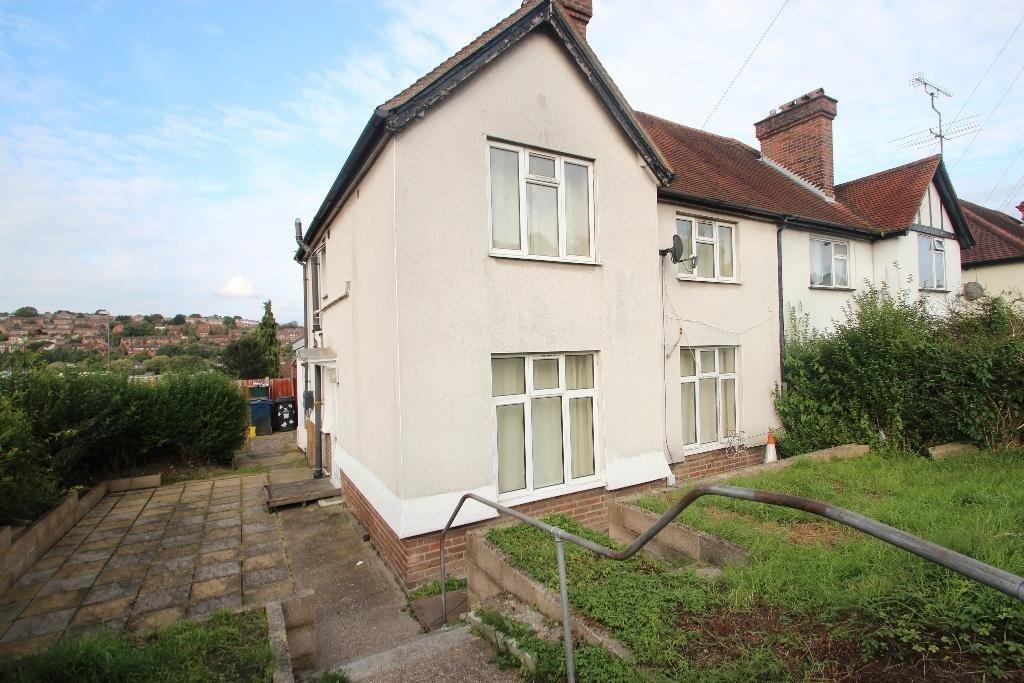 5 bed Semi Detached for rent in High Wycombe. From Chiltern Hills - High Wycombe