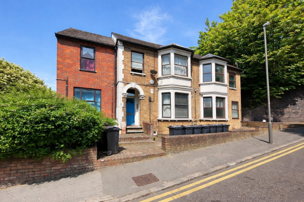 1 bed 1st Floor Flat for rent in Downley. From Chiltern Hills - High Wycombe