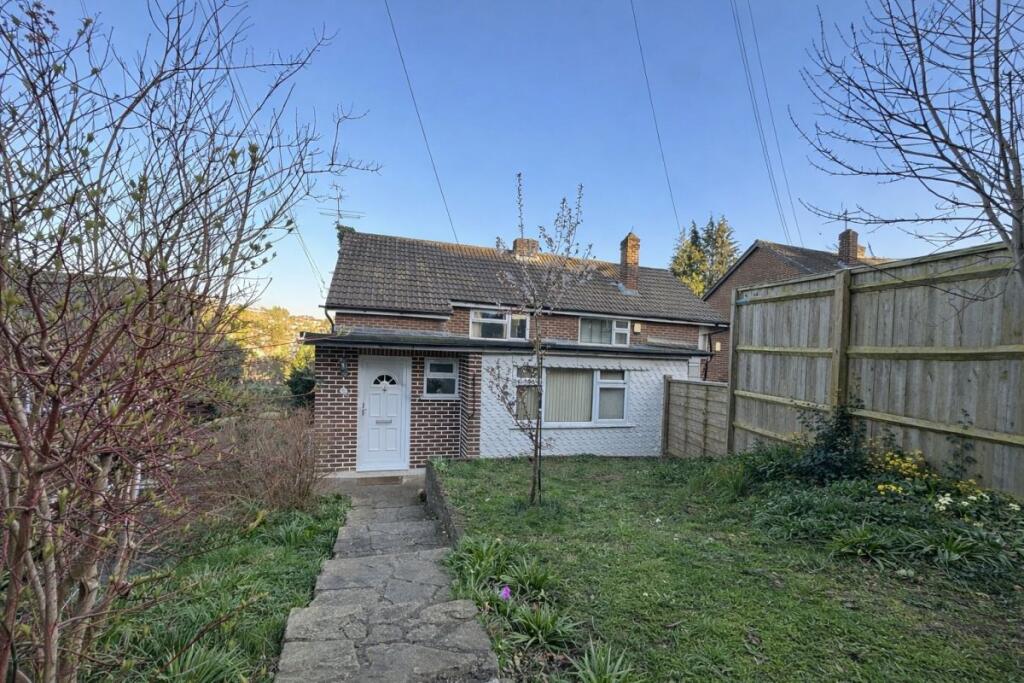 4 bed Semi Detached for rent in Downley. From Chiltern Hills - High Wycombe 4 bed Semi Detached for rent in Downley. From Chiltern Hills - High Wycombe
