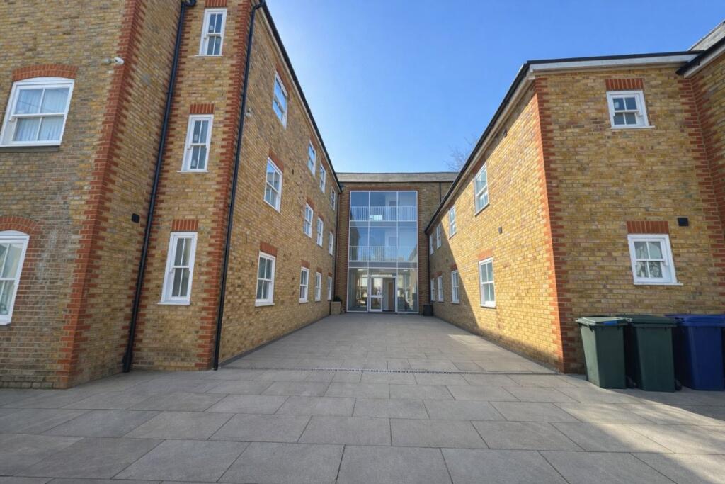 1 bed 1st Floor Flat for rent in High Wycombe. From Chiltern Hills - High Wycombe