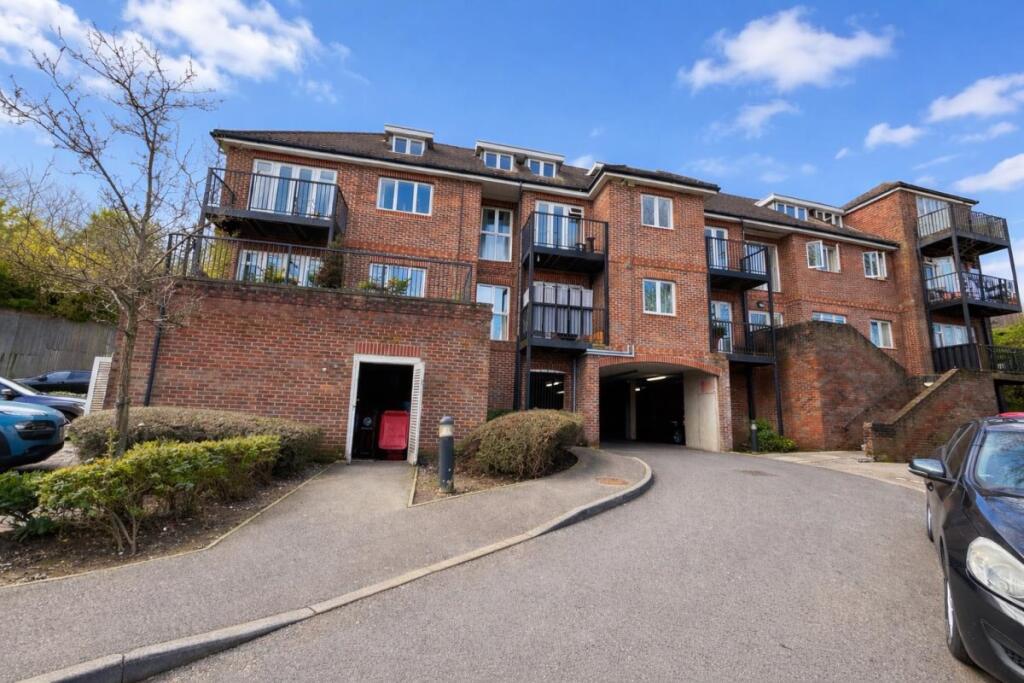 2 bed Apartment for rent in Downley. From Chiltern Hills - High Wycombe