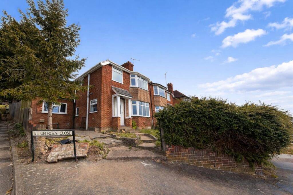 4 bed Semi Detached for rent in Downley. From Chiltern Hills - High Wycombe 4 bed Semi Detached for rent in Downley. From Chiltern Hills - High Wycombe