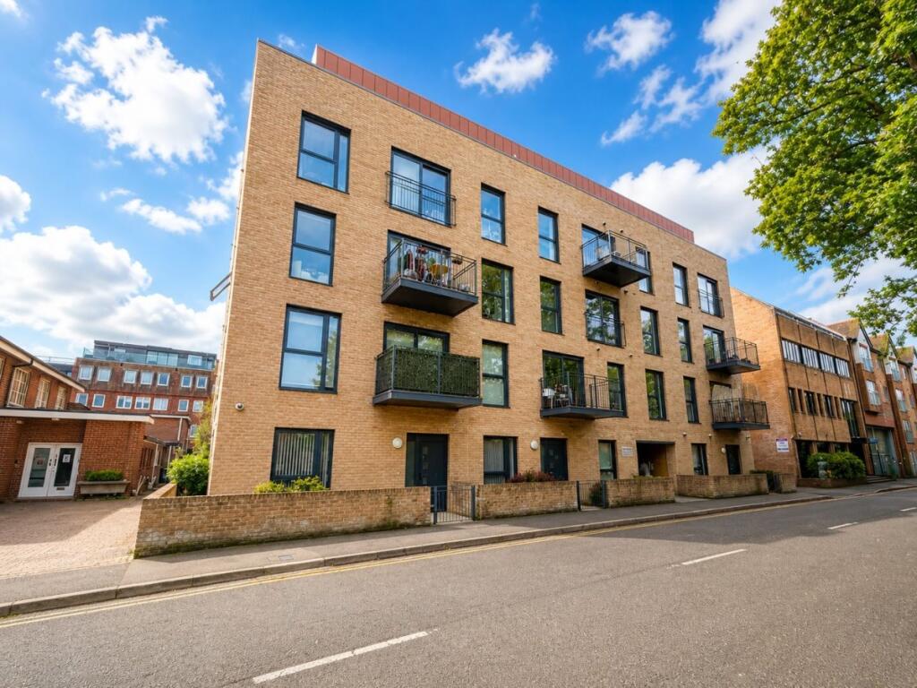 1 bed Apartment for rent in Gerrards Cross. From Chiltern Hills - High Wycombe