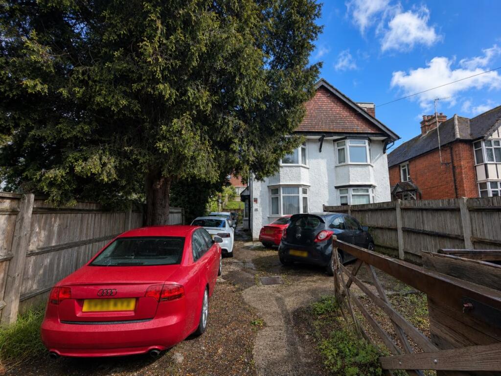 4 bed Semi Detached for rent in High Wycombe. From Chiltern Hills - High Wycombe