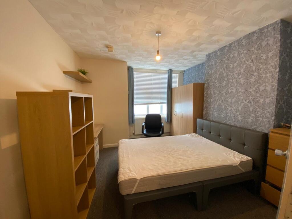 4 bed Semi Detached for rent in High Wycombe. From Chiltern Hills - High Wycombe