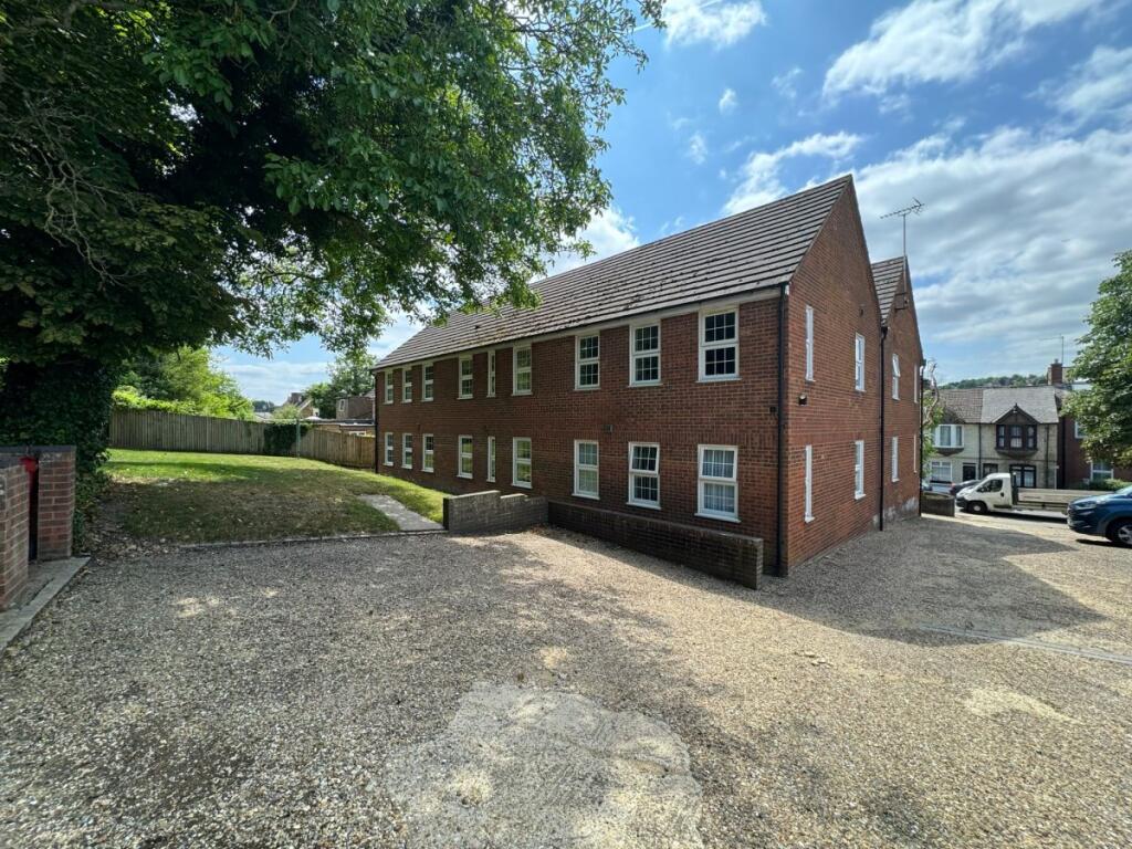 1 bed 1st Floor Flat for rent in High Wycombe. From Chiltern Hills - High Wycombe