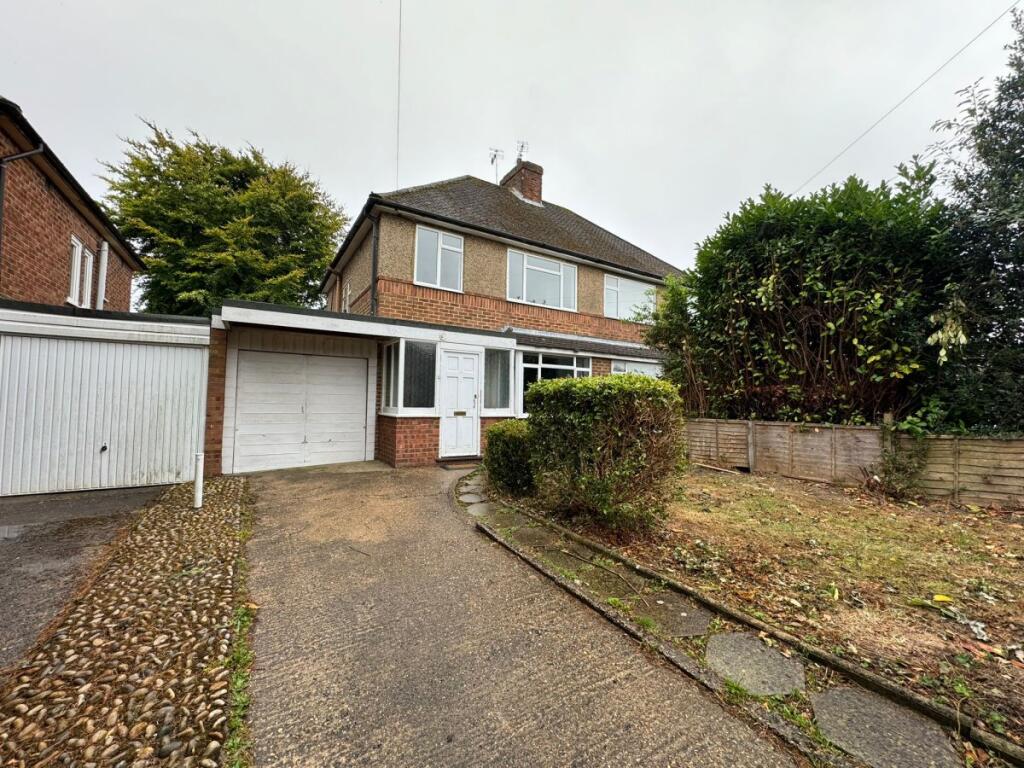 3 bed Semi Detached for rent in High Wycombe. From Chiltern Hills - High Wycombe 3 bed Semi Detached for rent in High Wycombe. From Chiltern Hills - High Wycombe