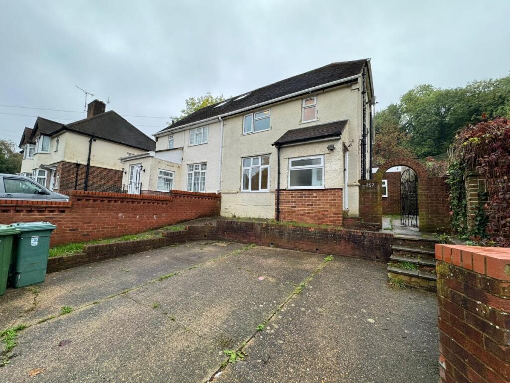 4 bed Semi Detached for rent in Downley. From Chiltern Hills - High Wycombe 4 bed Semi Detached for rent in Downley. From Chiltern Hills - High Wycombe