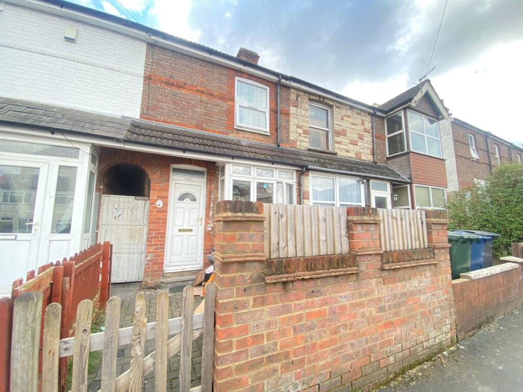 3 bed Mid Terraced House for rent in High Wycombe. From Chiltern Hills - High Wycombe