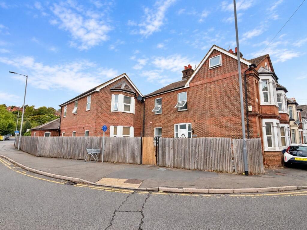 4 bed Studio for rent in Downley. From Chiltern Hills - High Wycombe 4 bed Studio for rent in Downley. From Chiltern Hills - High Wycombe