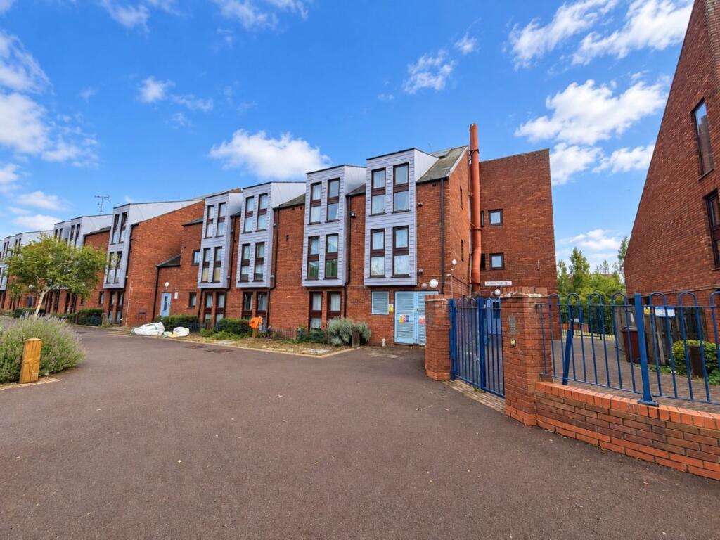 1 bed 1st Floor Flat for rent in Aylesbury. From Chiltern Hills - High Wycombe