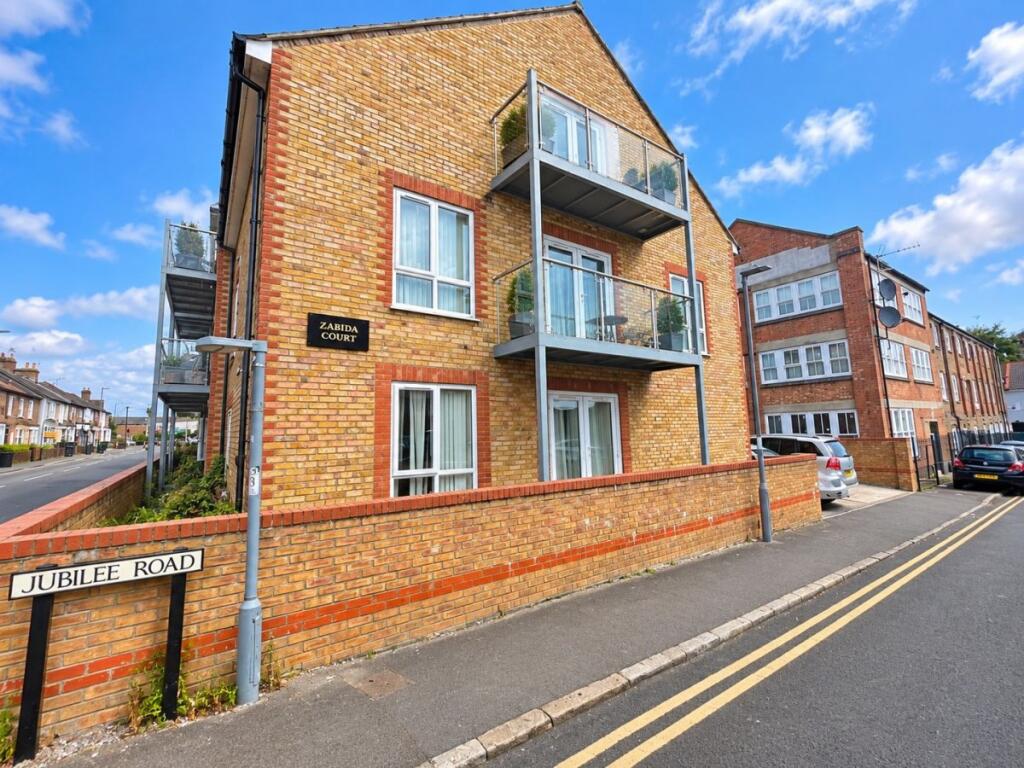 2 bed Apartment for rent in High Wycombe. From Chiltern Hills - High Wycombe 2 bed Apartment for rent in High Wycombe. From Chiltern Hills - High Wycombe