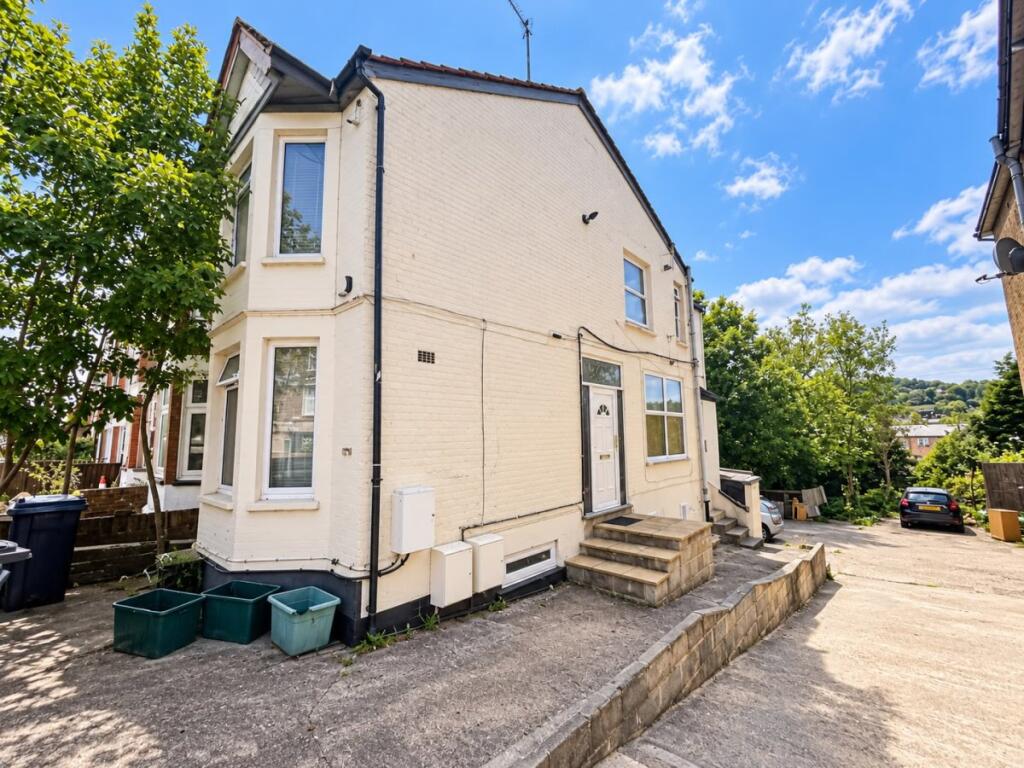 1 bed 1st Floor Flat for rent in High Wycombe. From Chiltern Hills - High Wycombe