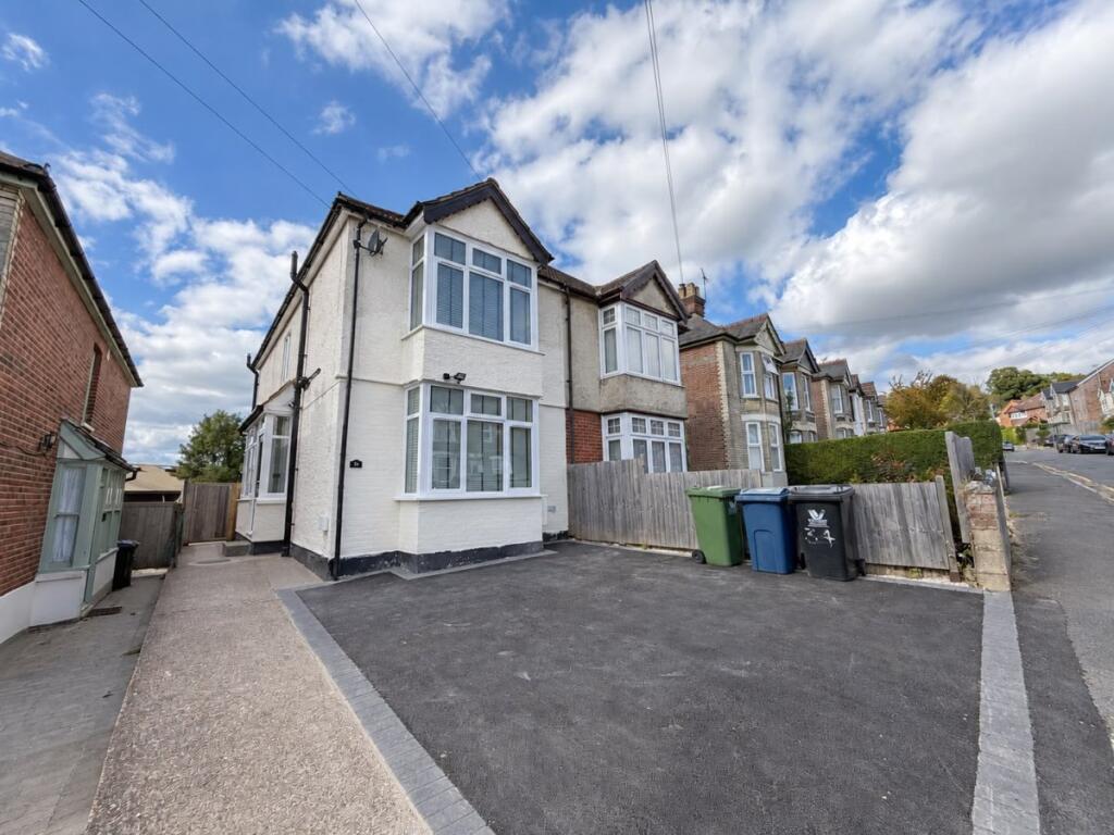4 bed Semi Detached for rent in High Wycombe. From Chiltern Hills - High Wycombe