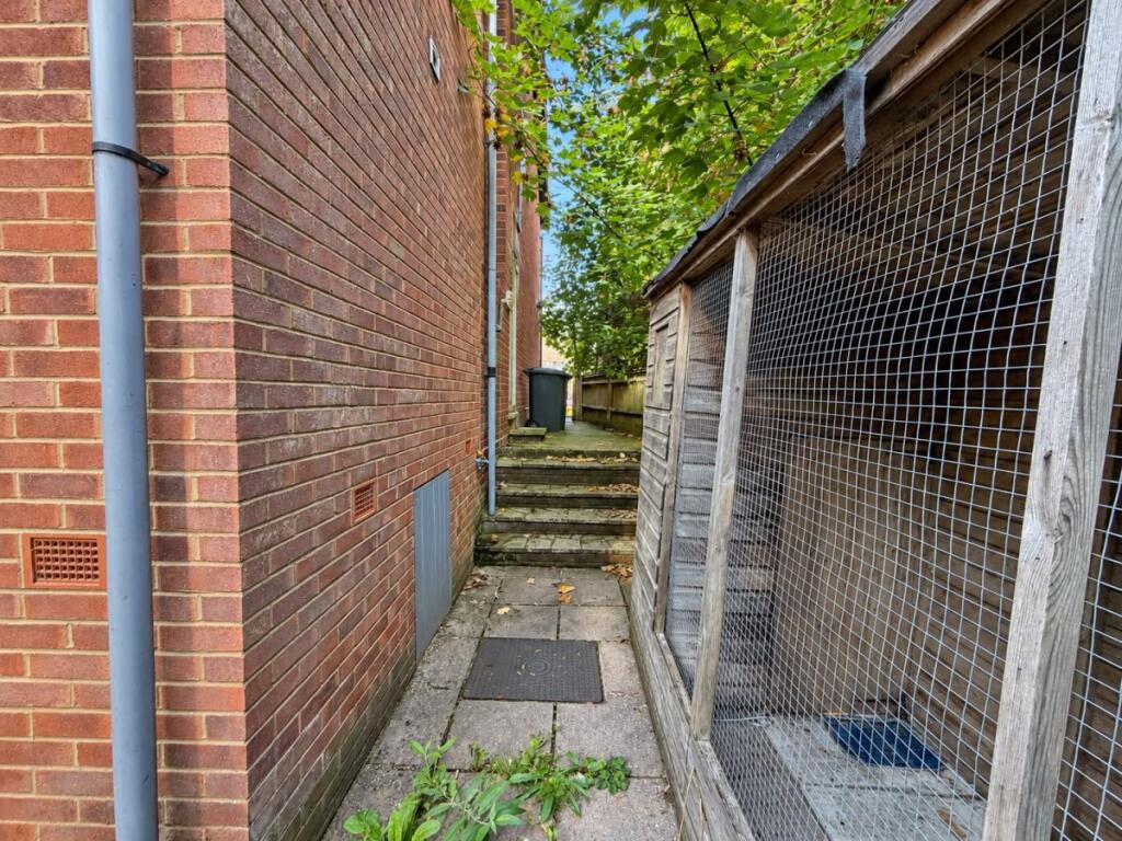 3 bed Semi Detached for rent in High Wycombe. From Chiltern Hills - High Wycombe