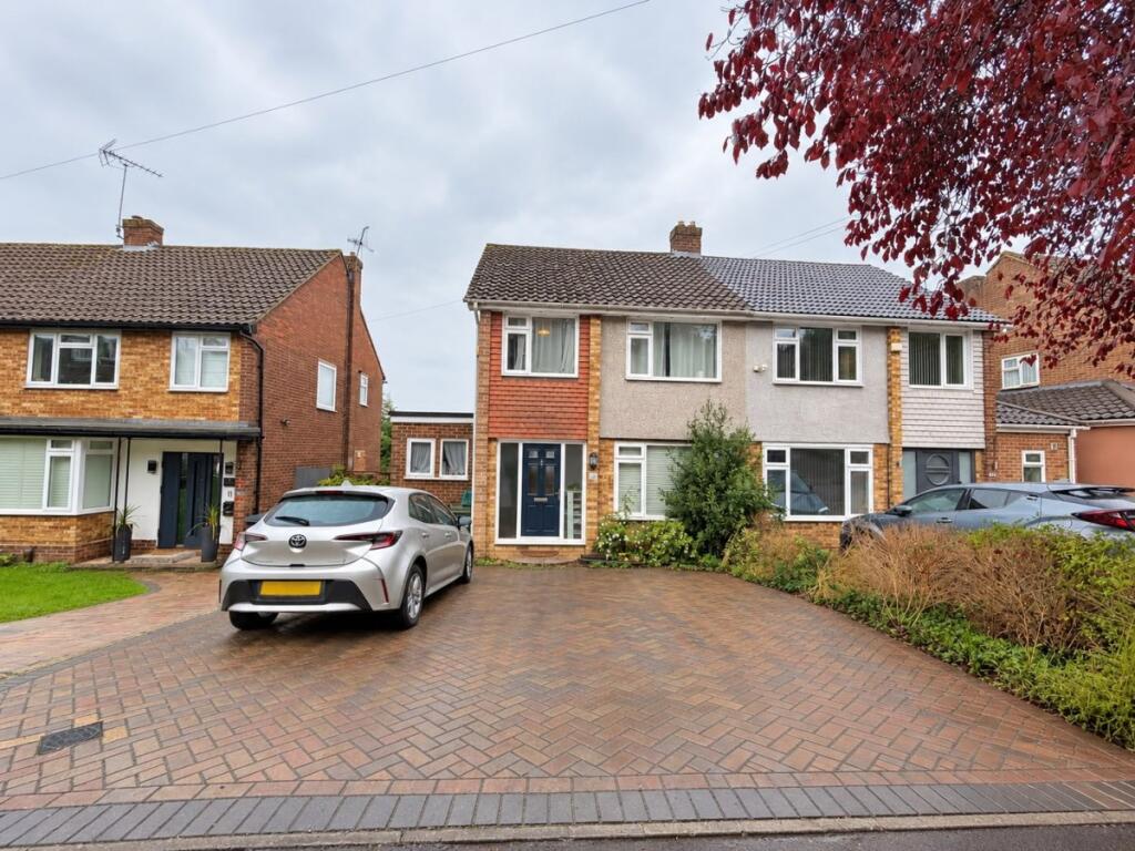 3 bed Semi Detached for rent in High Wycombe. From Chiltern Hills - High Wycombe 3 bed Semi Detached for rent in High Wycombe. From Chiltern Hills - High Wycombe