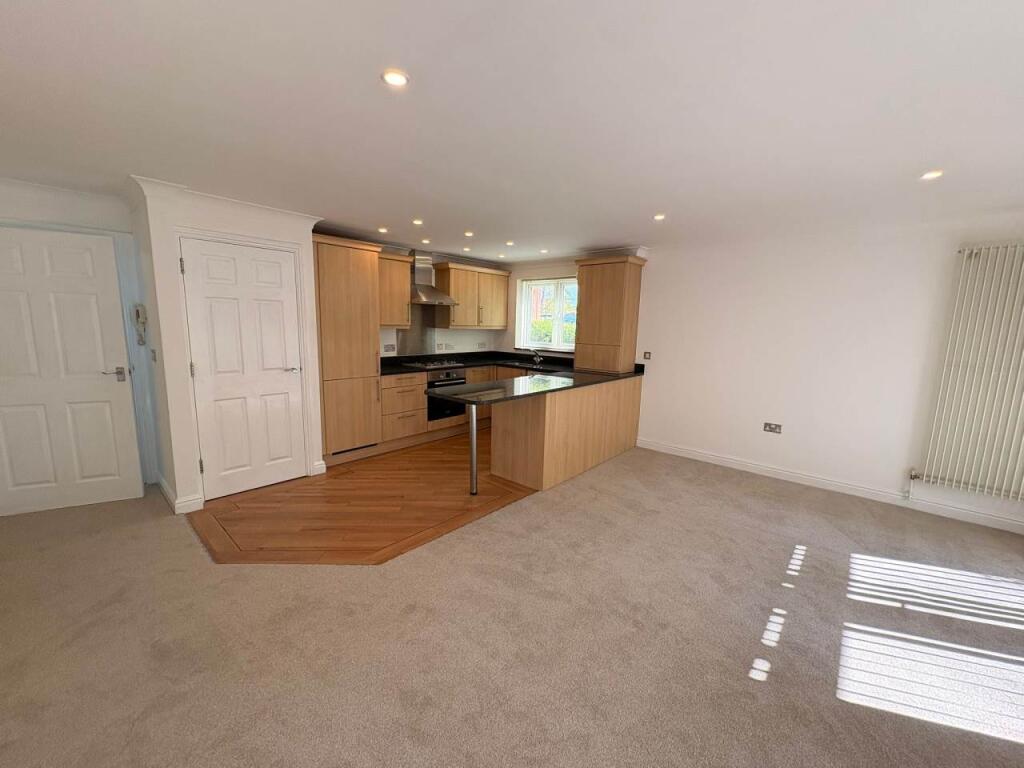 2 bed House (unspecified) for rent in Ascot. From Carr Williams - Ascot