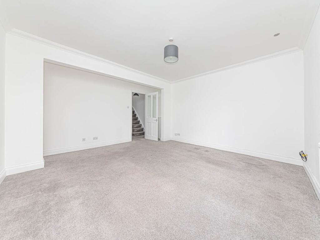 2 bed 1st Floor Flat for rent in Ascot. From Carr Williams - Ascot