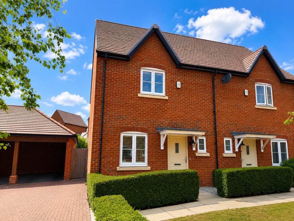 2 bed Detached for rent in Newell Green. From Carr Williams - Ascot