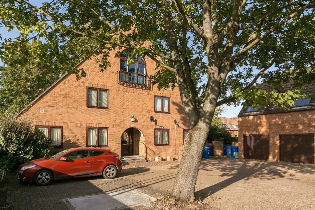 4 bed Studio for rent in Poplar. From Cubix Estate Agents - London