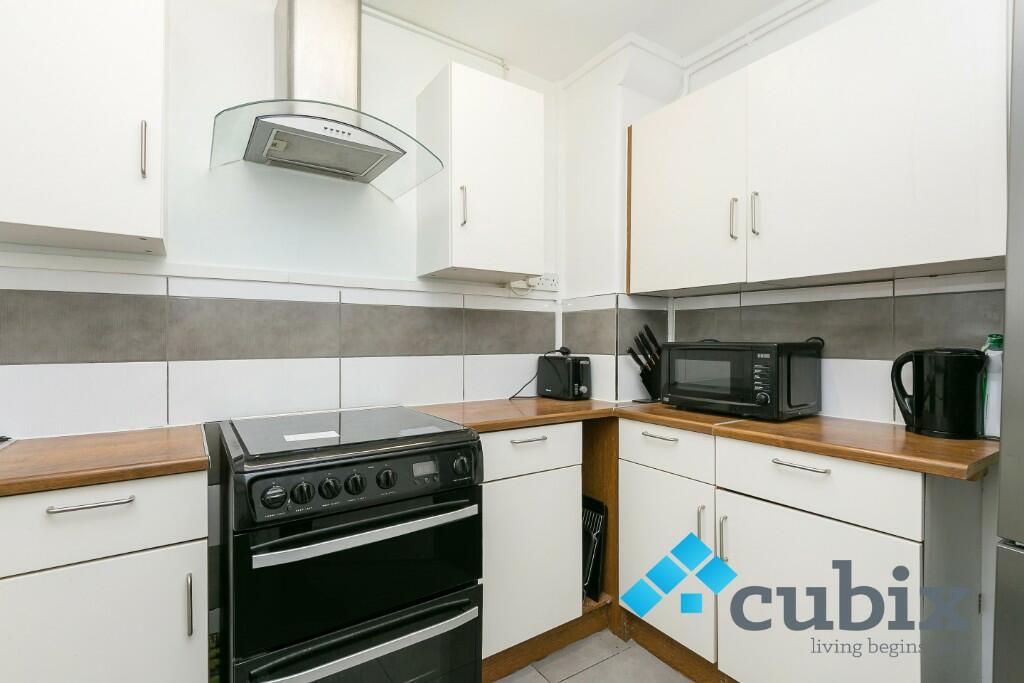 3 bed 1st Floor Flat for rent in Camberwell. From Cubix Estate Agents - London