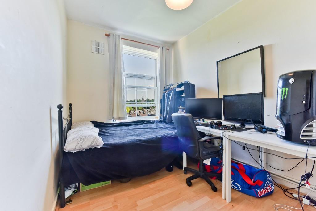 3 bed 1st Floor Flat for rent in Deptford. From Cubix Estate Agents - London