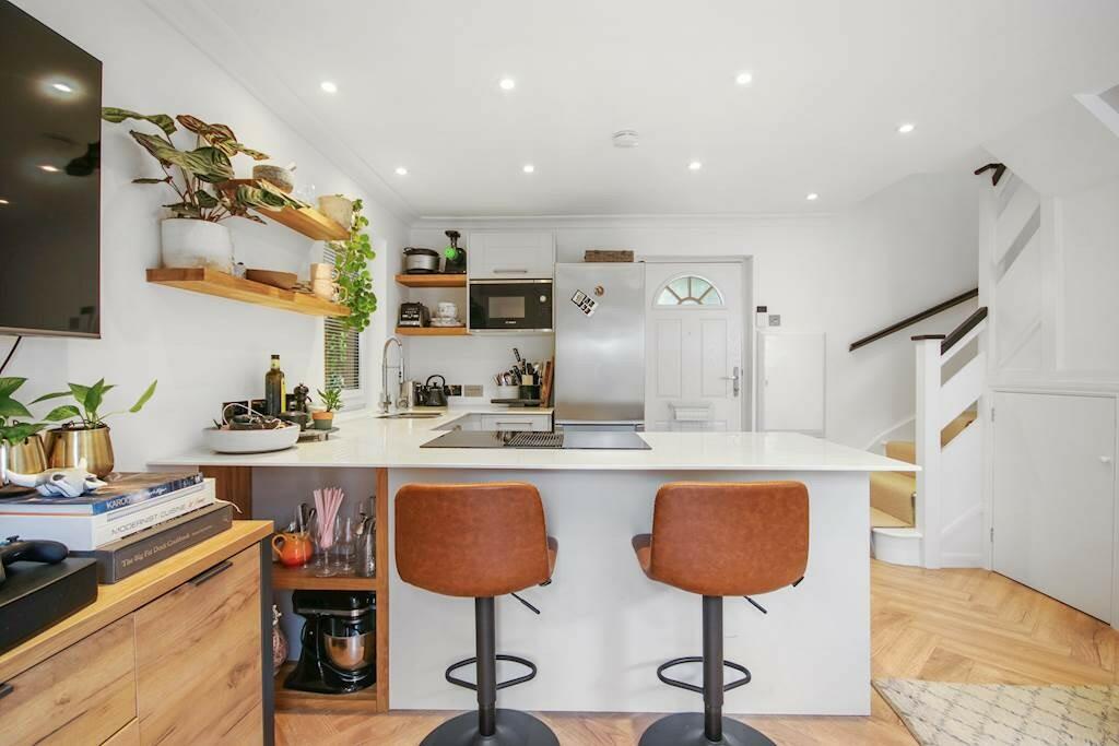 1 bed Mid Terraced House for rent in Bermondsey. From Cubix Estate Agents - London