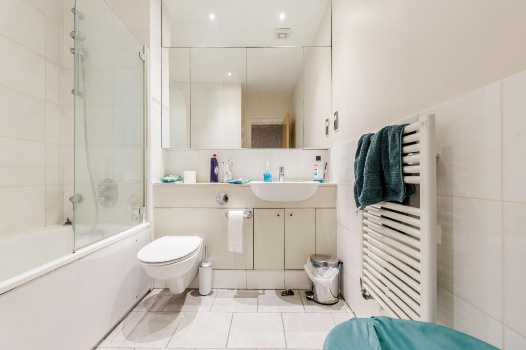 5 bed Mid Terraced House for rent in Bermondsey. From Cubix Estate Agents - London
