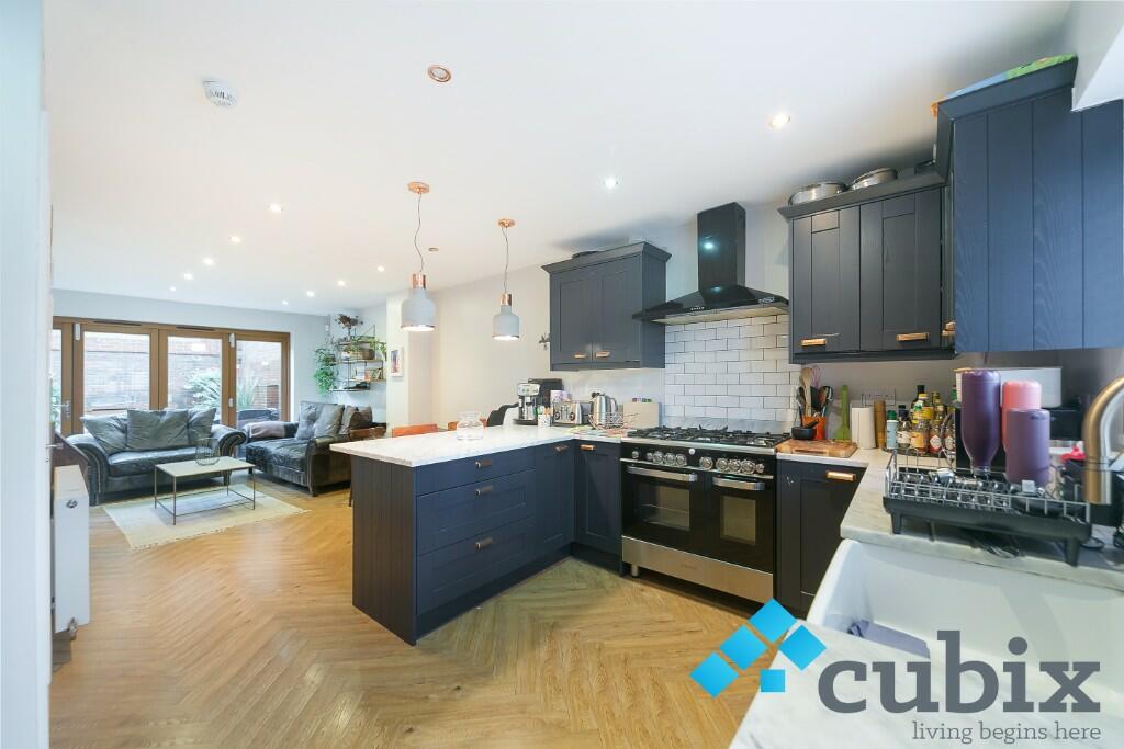 4 bed Semi Detached for rent in Poplar. From Cubix Estate Agents - London 4 bed Semi Detached for rent in Poplar. From Cubix Estate Agents - London