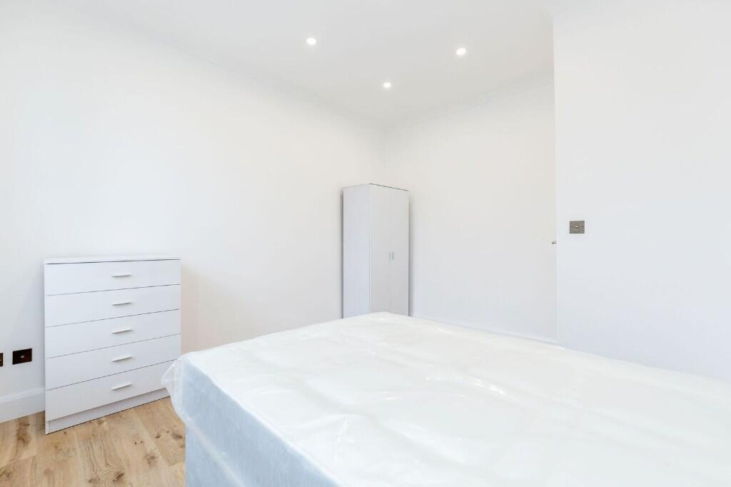2 bed 1st Floor Flat for rent in Wimbledon. From Cubix Estate Agents - London
