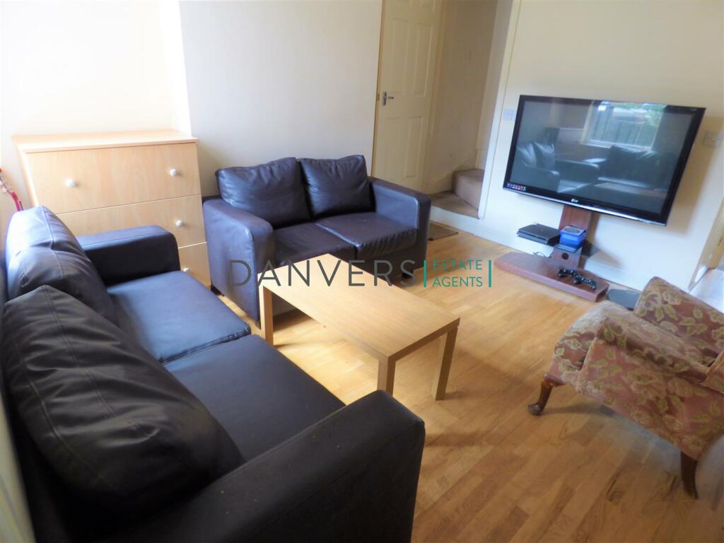 3 bed Mid Terraced House for rent in Leicester. From Danvers Estate Agents - Leicester