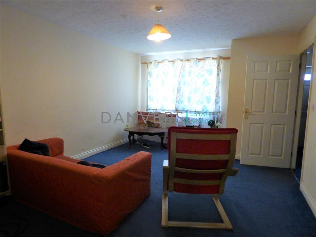 3 bed Town House for rent in Stoughton. From Danvers Estate Agents - Leicester