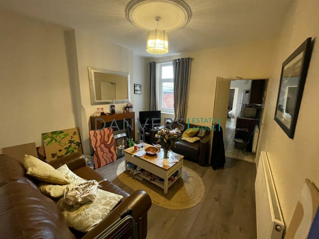 4 bed Mid Terraced House for rent in Leicester. From Danvers Estate Agents - Leicester