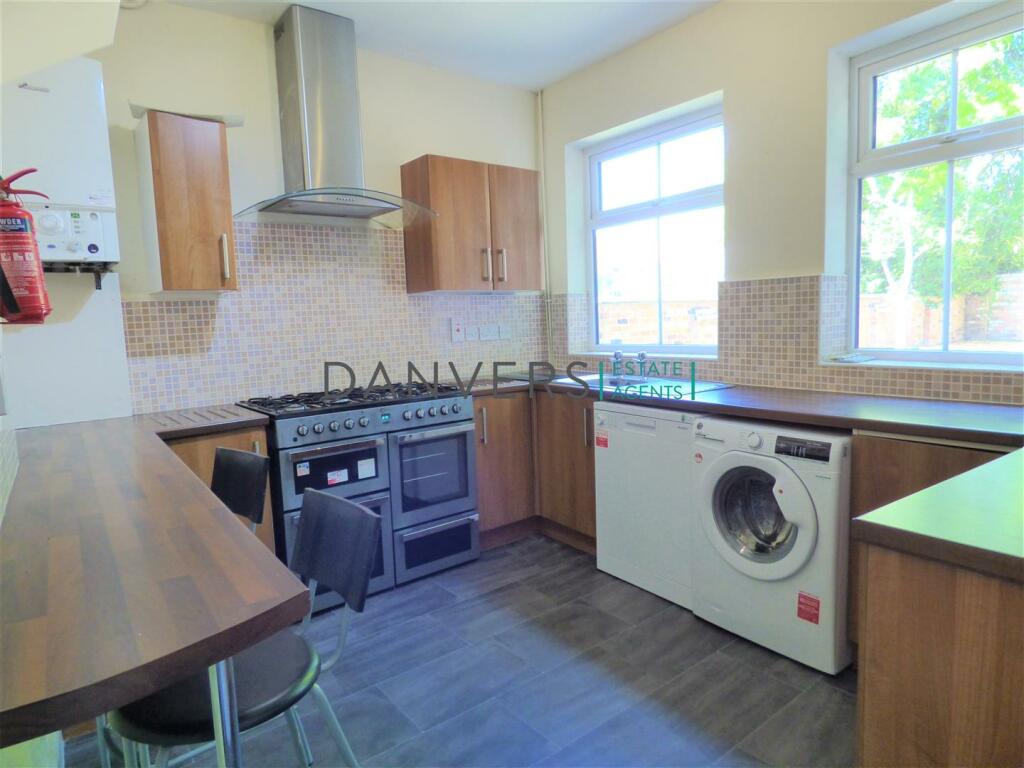 8 bed Mid Terraced House for rent in Leicester Forest East. From Danvers Estate Agents - Leicester