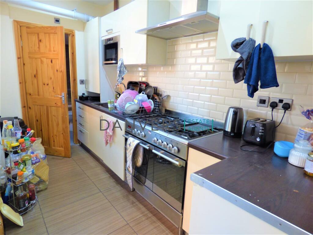 5 bed Mid Terraced House for rent in Leicester Forest East. From Danvers Estate Agents - Leicester