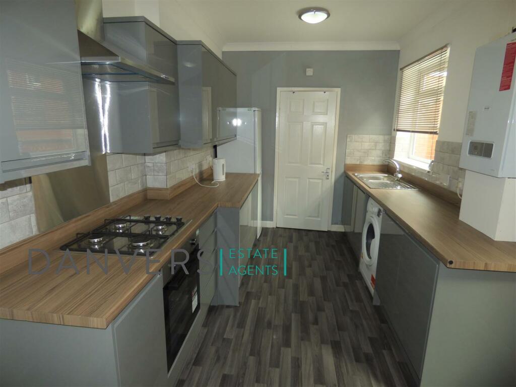 5 bed Mid Terraced House for rent in Leicester Forest East. From Danvers Estate Agents - Leicester