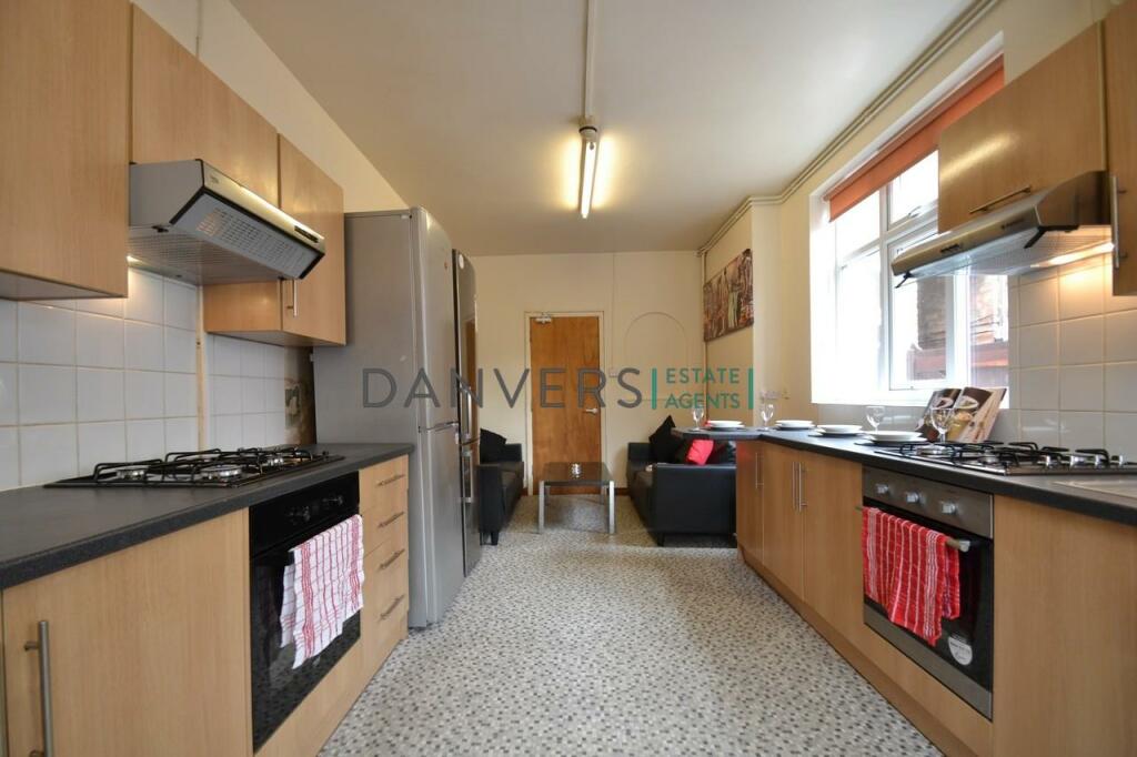 7 bed Mid Terraced House for rent in Leicester. From Danvers Estate Agents - Leicester