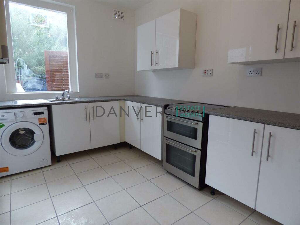 3 bed Mid Terraced House for rent in Leicester. From Danvers Estate Agents - Leicester