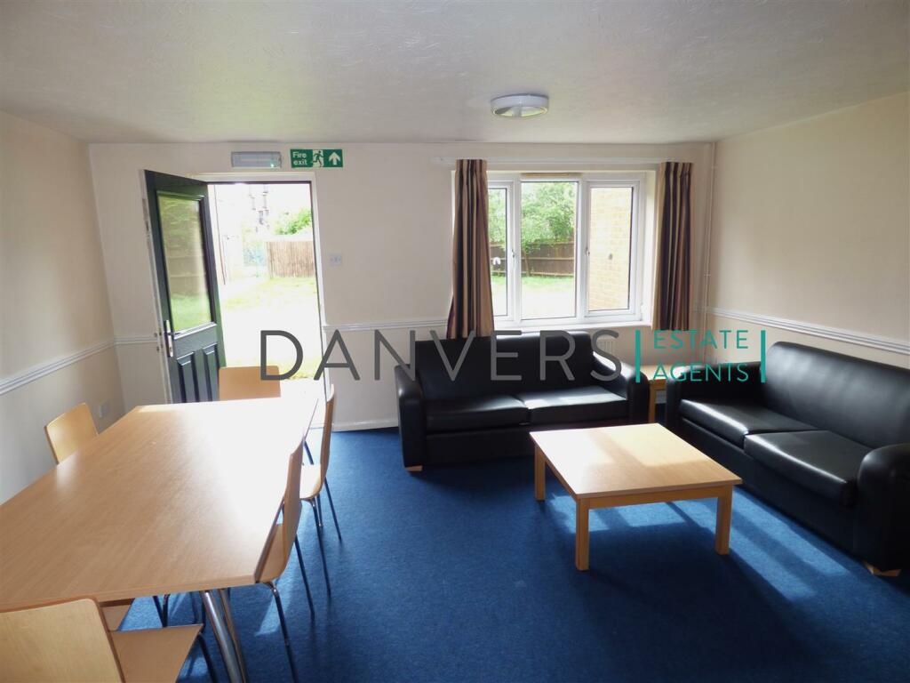 6 bed Mid Terraced House for rent in Leicester. From Danvers Estate Agents - Leicester