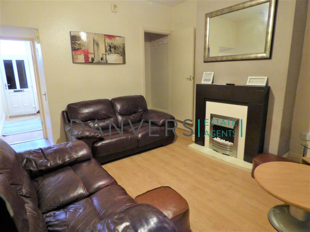 4 bed Mid Terraced House for rent in Stoughton. From Danvers Estate Agents - Leicester