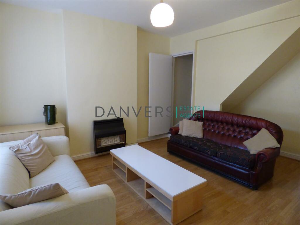 4 bed Mid Terraced House for rent in Stoughton. From Danvers Estate Agents - Leicester