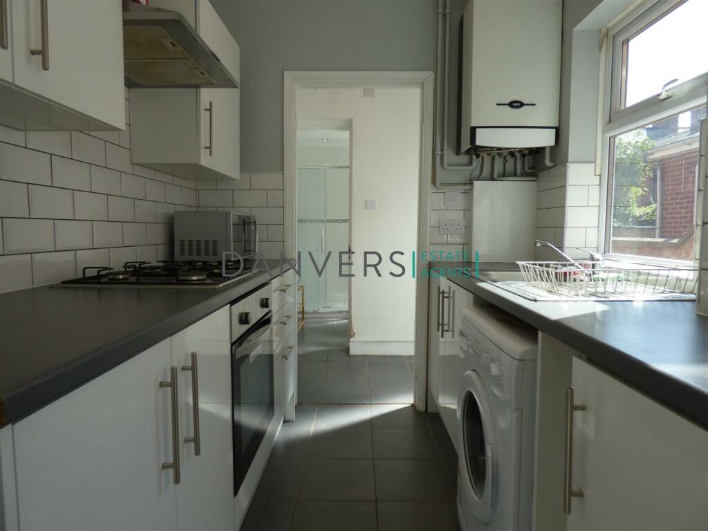 4 bed Mid Terraced House for rent in Stoughton. From Danvers Estate Agents - Leicester