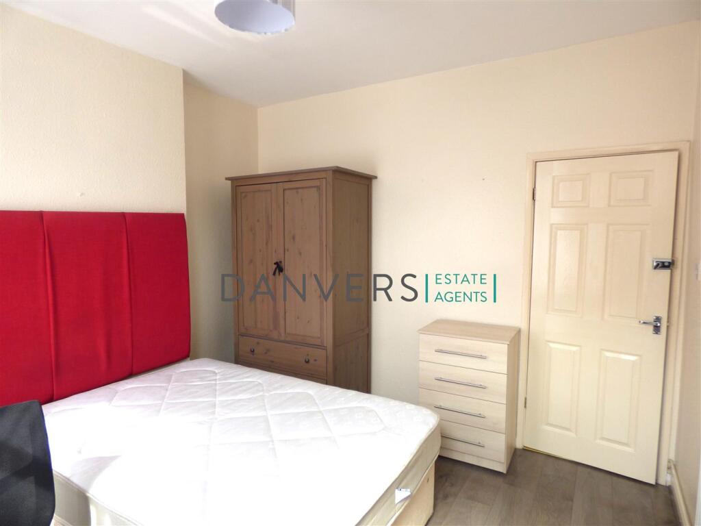 4 bed Mid Terraced House for rent in Leicester. From Danvers Estate Agents - Leicester