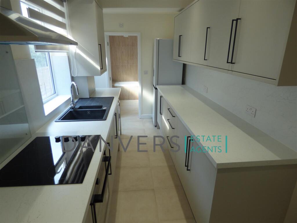 5 bed Mid Terraced House for rent in Leicester. From Danvers Estate Agents - Leicester