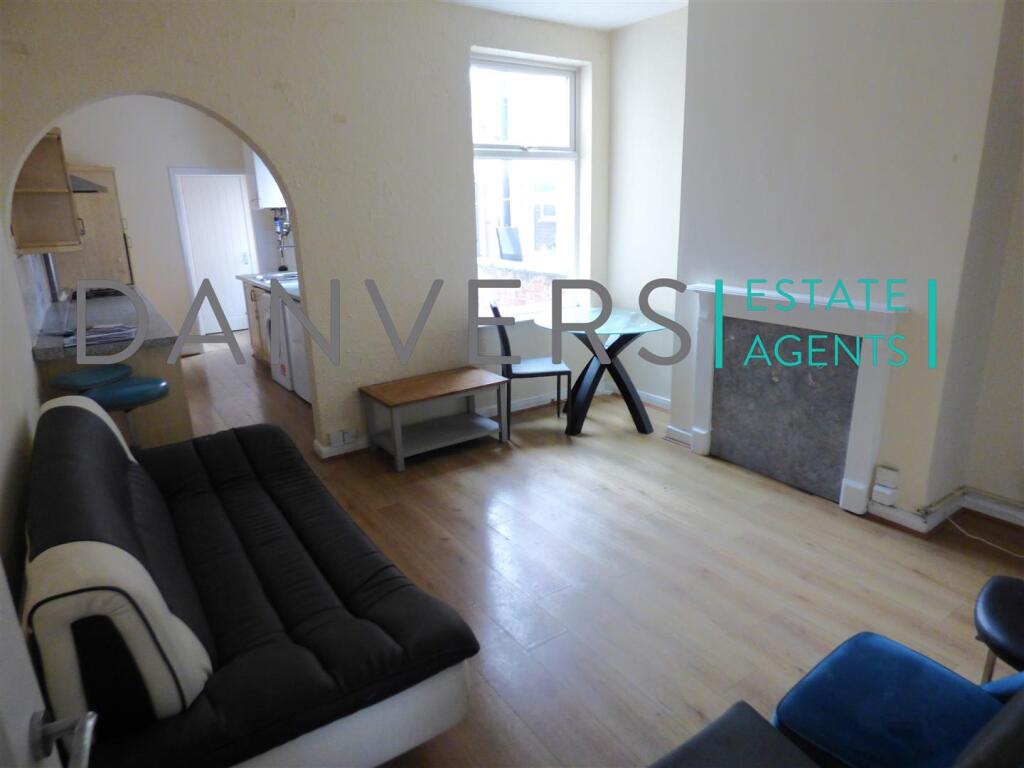 4 bed Mid Terraced House for rent in Leicester. From Danvers Estate Agents - Leicester
