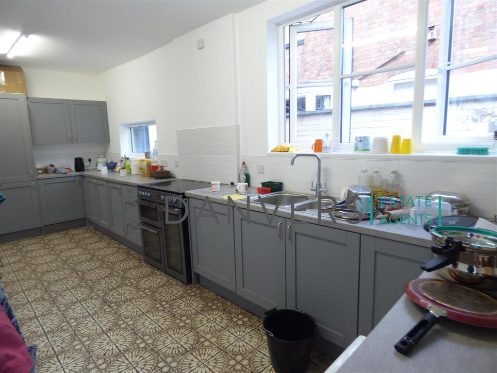 6 bed Detached for rent in Leicester Forest East. From Danvers Estate Agents - Leicester