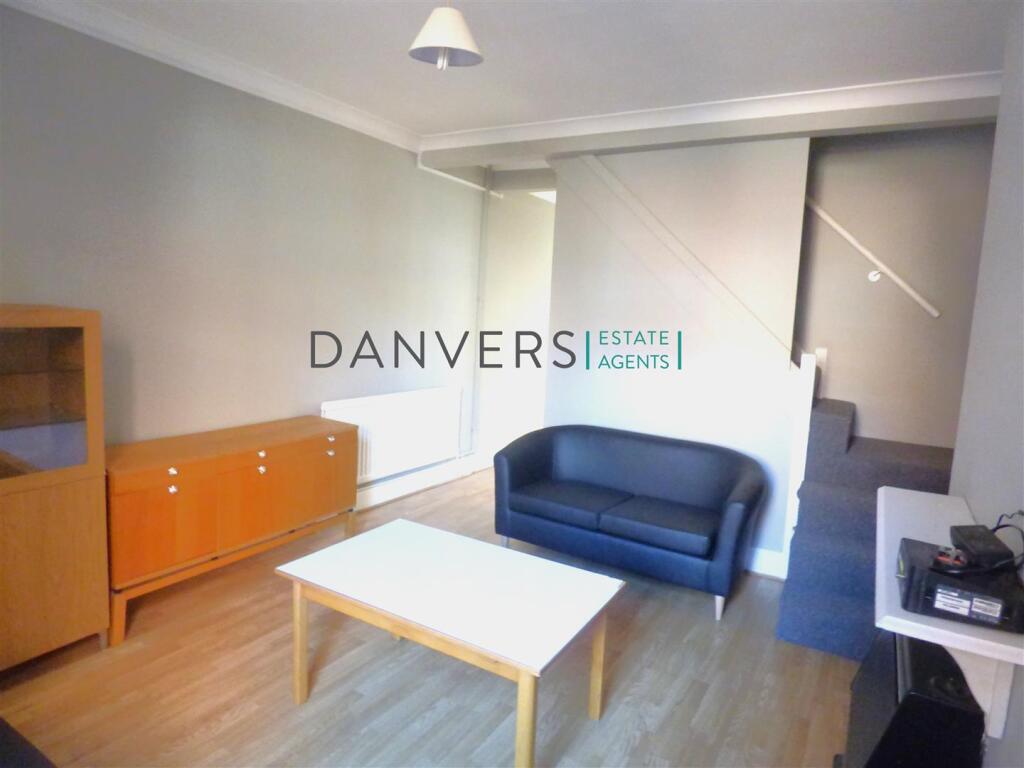 3 bed Mid Terraced House for rent in Stoughton. From Danvers Estate Agents - Leicester