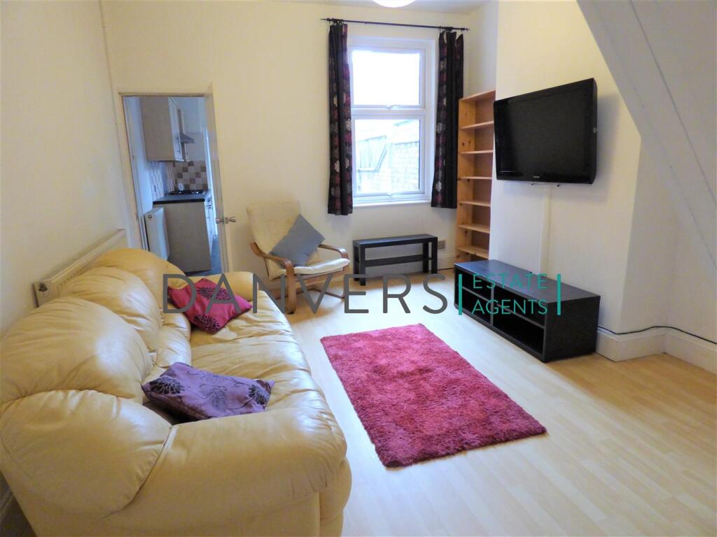 4 bed Mid Terraced House for rent in Leicester. From Danvers Estate Agents - Leicester
