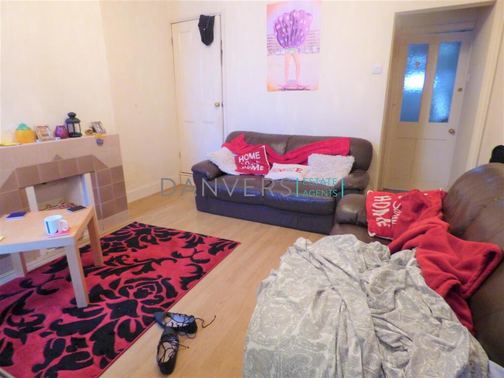 3 bed Mid Terraced House for rent in Leicester Forest East. From Danvers Estate Agents - Leicester