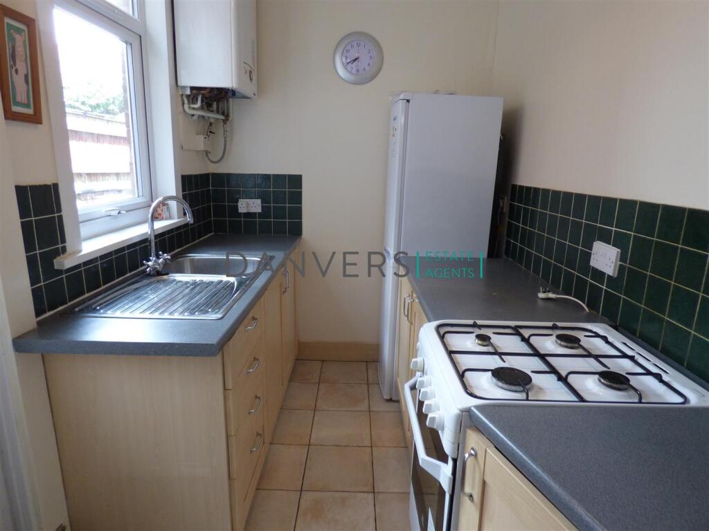 3 bed Mid Terraced House for rent in Stoughton. From Danvers Estate Agents - Leicester